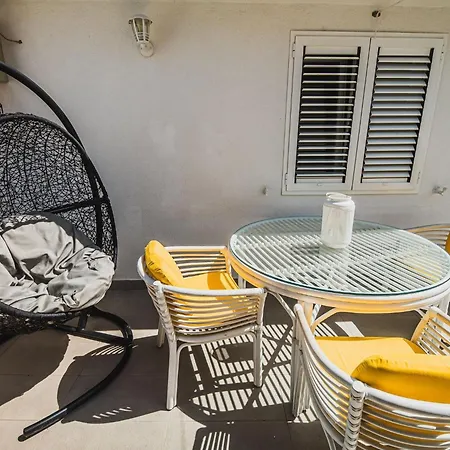 Chic And Serene With Hot-tub Apartment Vodice