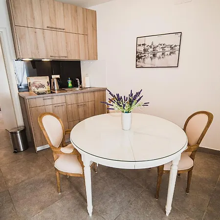 Apartment Chic And Serene With Hot-tub Vodice