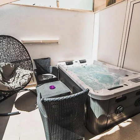 Chic And Serene With Hot-tub Vodice