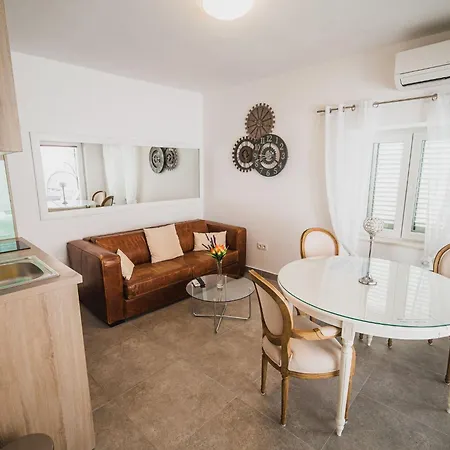 Chic And Serene With Hot-tub * Vodice